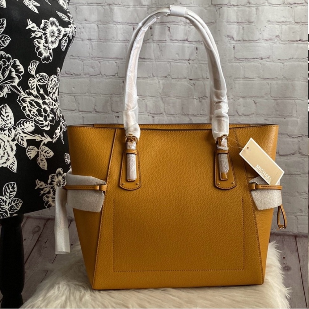Michael Kors VOYAGER Tote/CASSIE Trifold Wallet - Picture 3 of 9